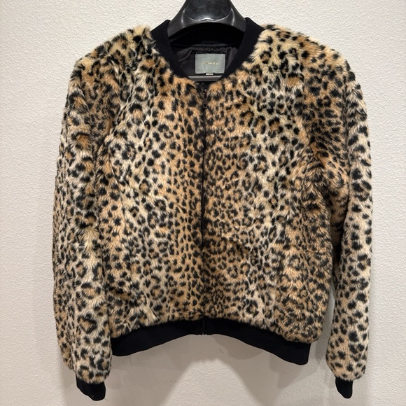 Skies Are Blue Jackets & Blazers - Skies Are Blue Leopard Faux Fur Bomber Jacket M • Animal Print • Cozy Chic